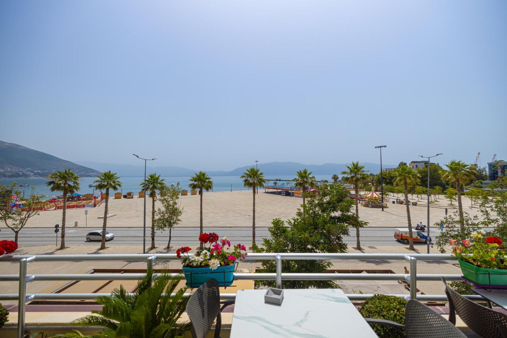 Veranda Boutique Hotel Vlore Bagian luar foto