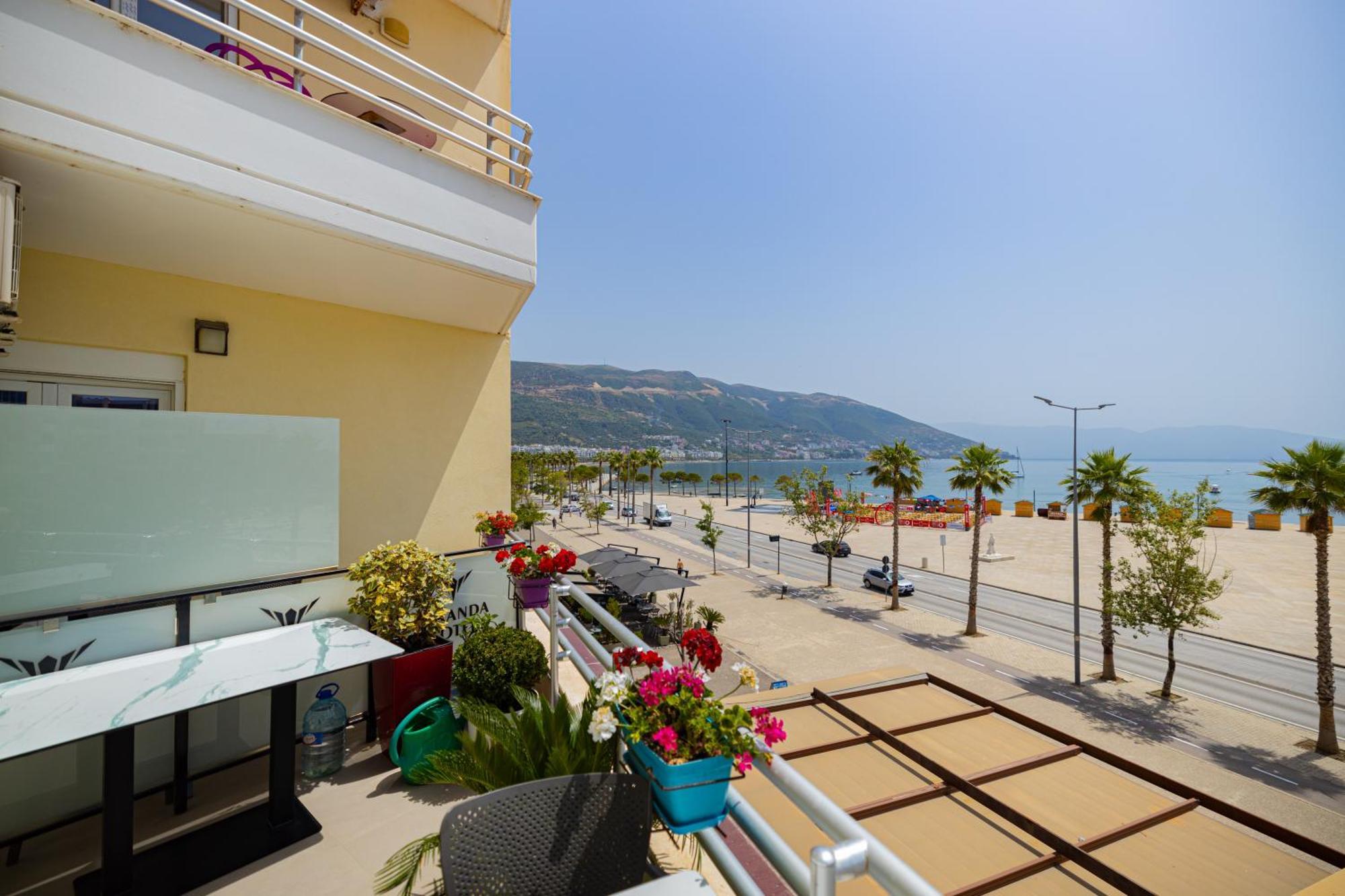 Veranda Boutique Hotel Vlore Bagian luar foto
