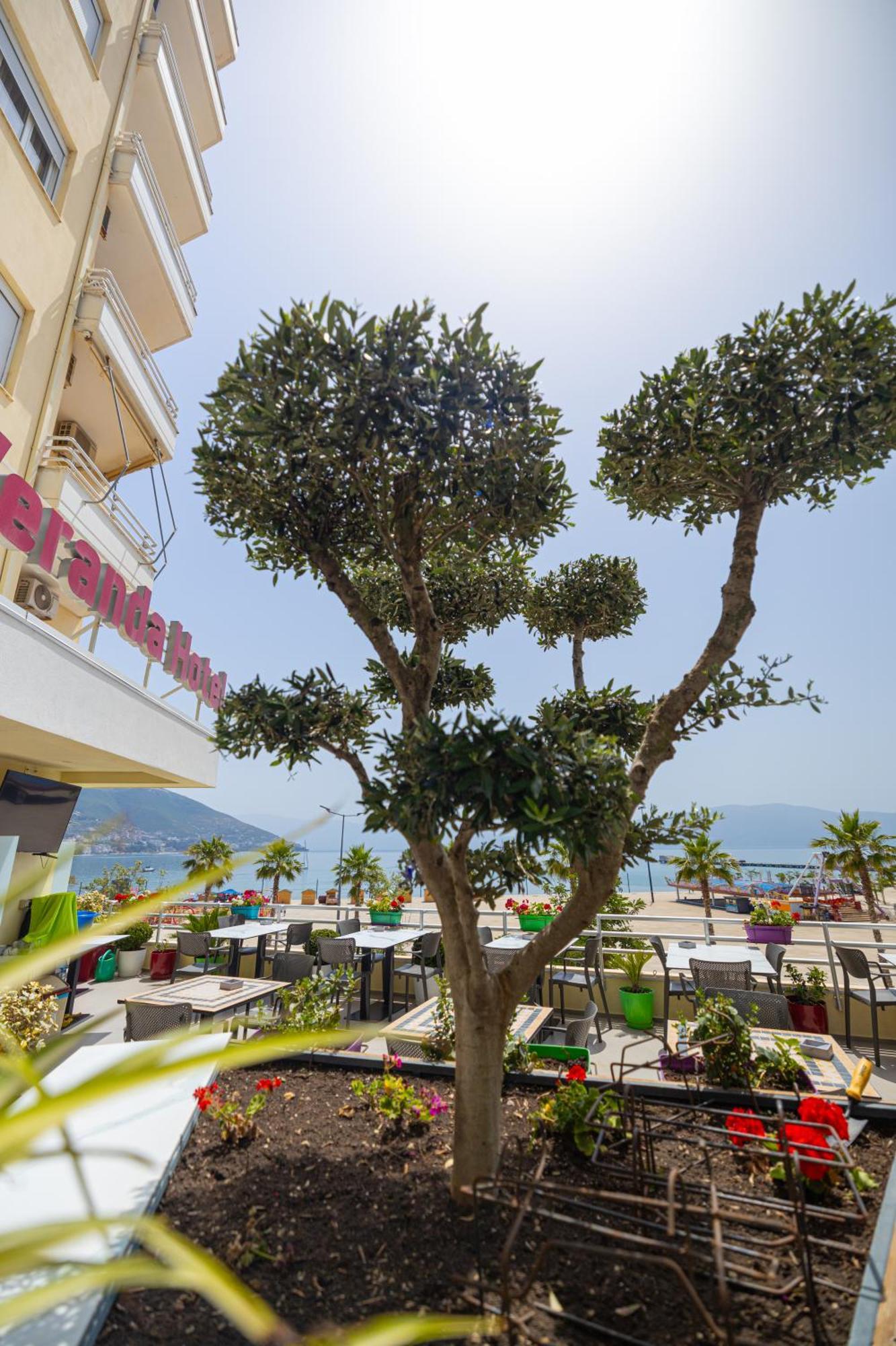 Veranda Boutique Hotel Vlore Bagian luar foto