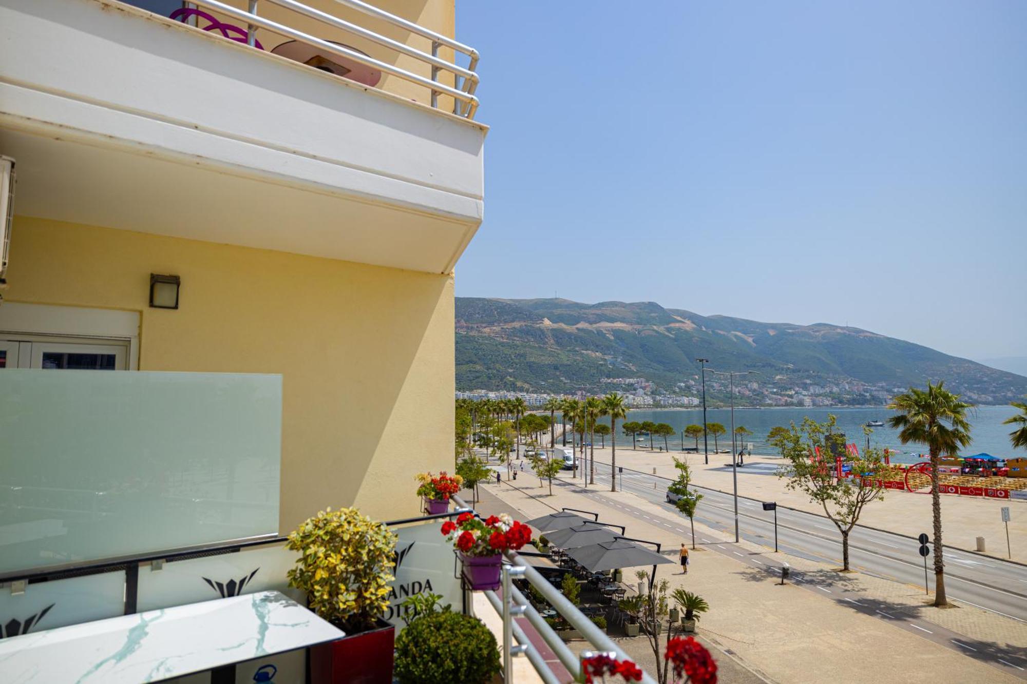 Veranda Boutique Hotel Vlore Bagian luar foto